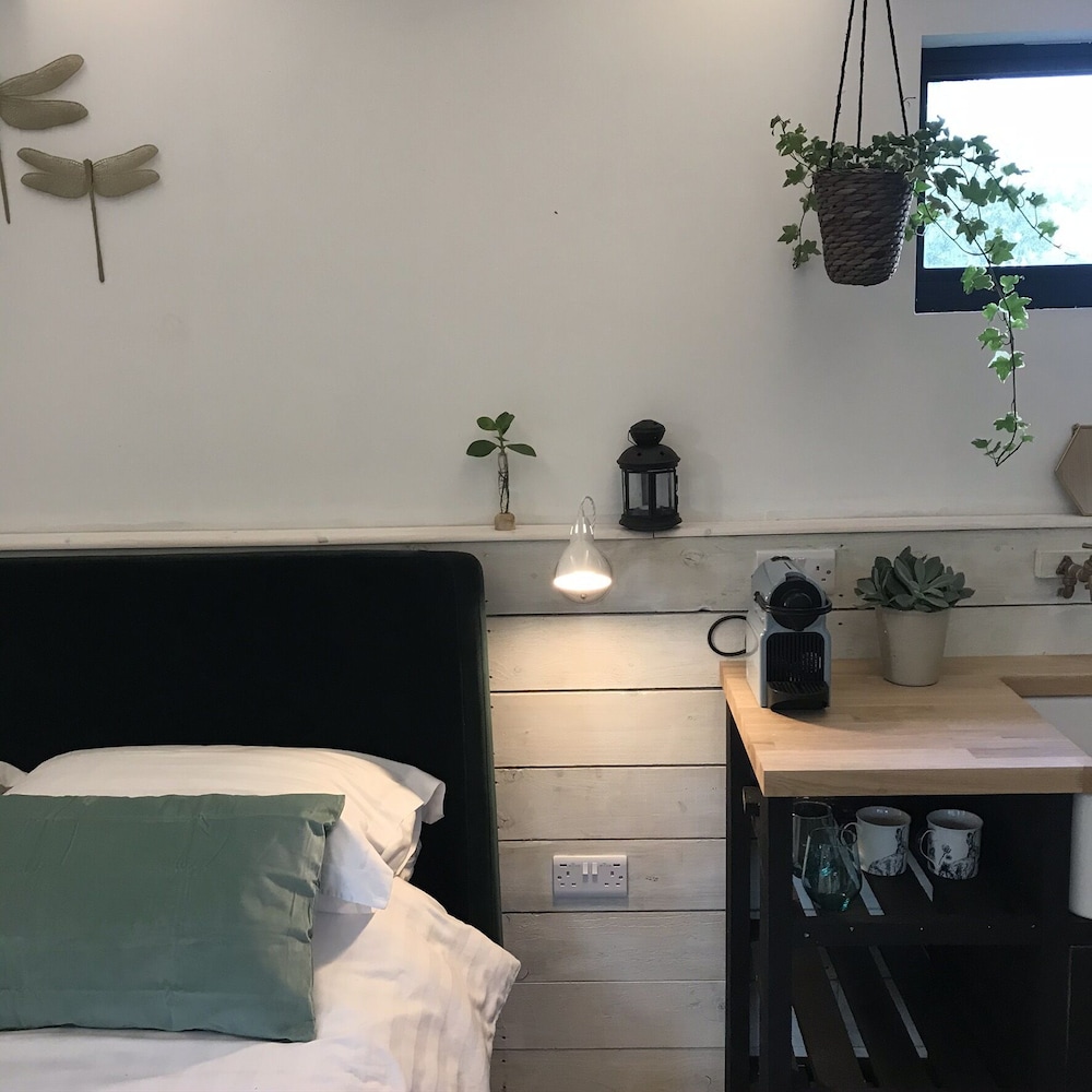 Double Room (Dragonfly Cabin)
