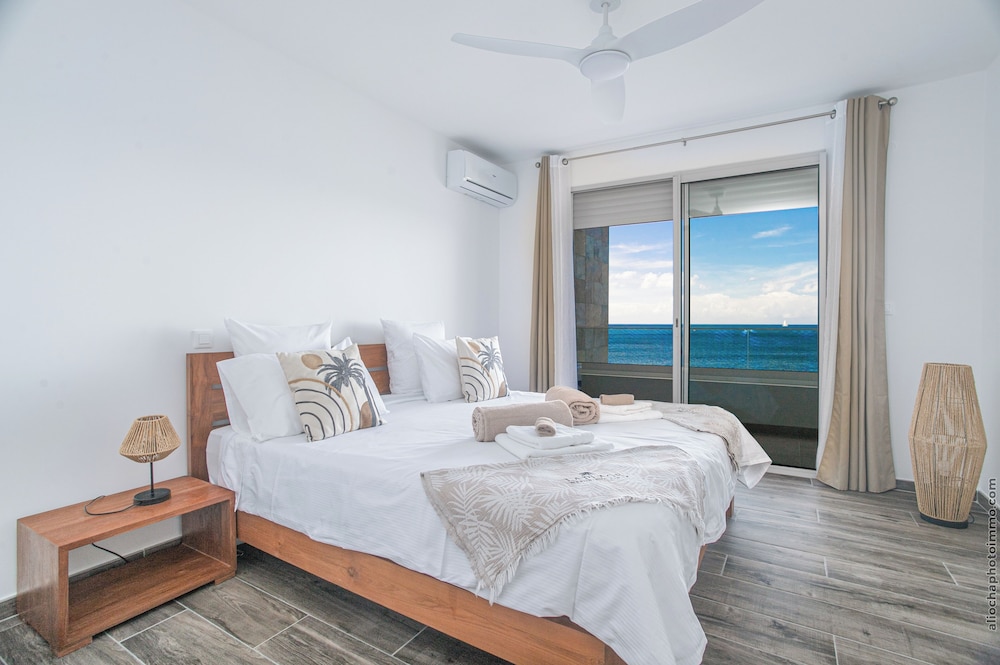 Superior Apartment, 1 Bedroom, Beach View photo 2