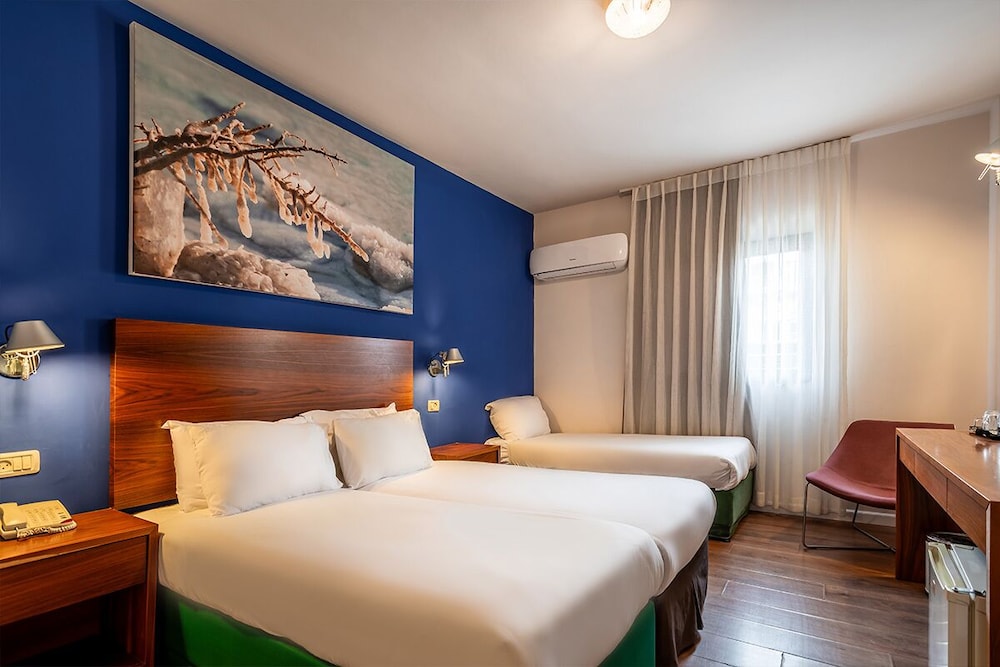 Standard Triple Room, City View