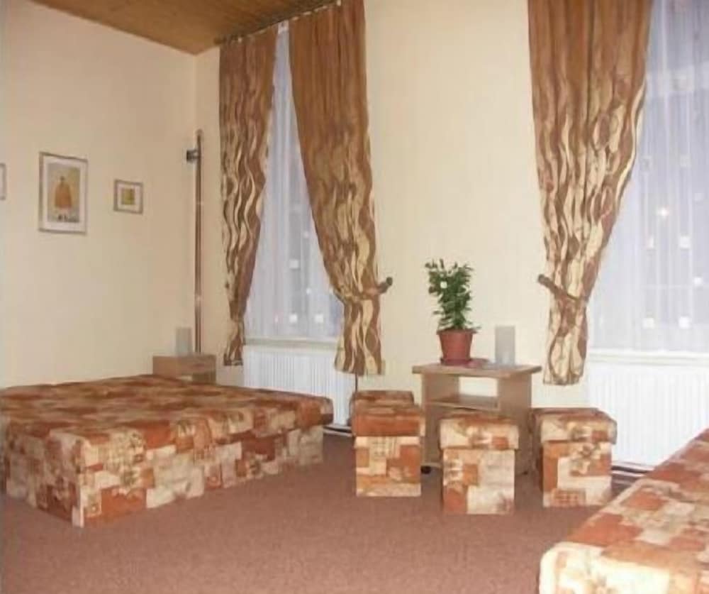 Standard Suite, 2 Bedrooms, Garden View photo 2