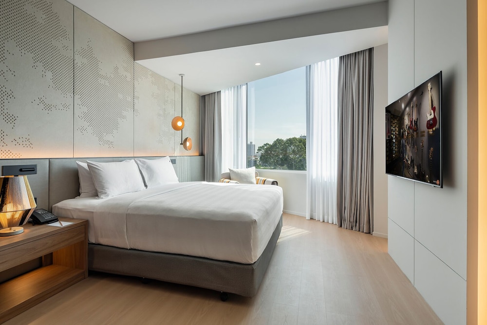 Silver Suite Family with City View - Newly Renovated