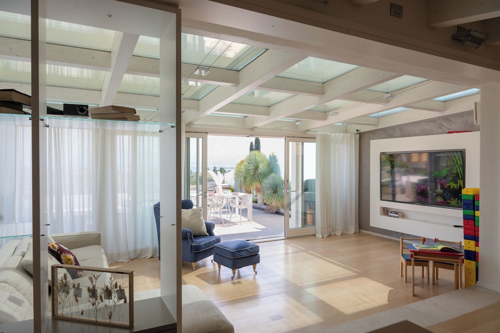 Panoramic Penthouse
