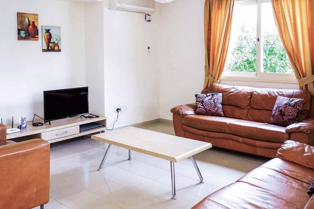 Villa photo 1