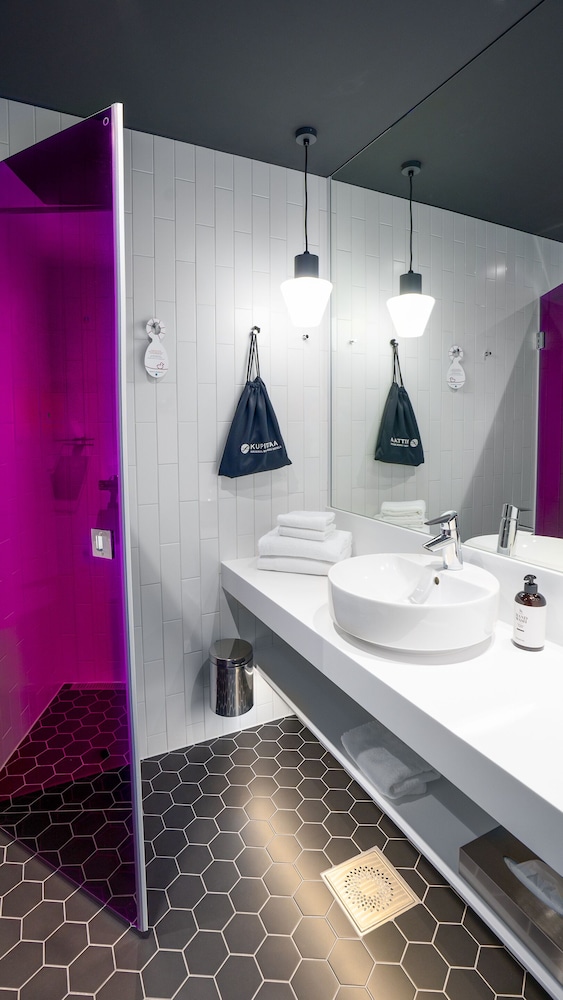 Standard Twin Room - Photo 7