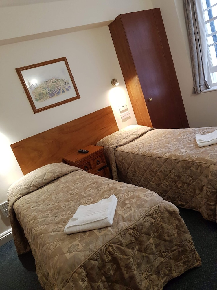 Standard Twin Room, Ensuite photo 2