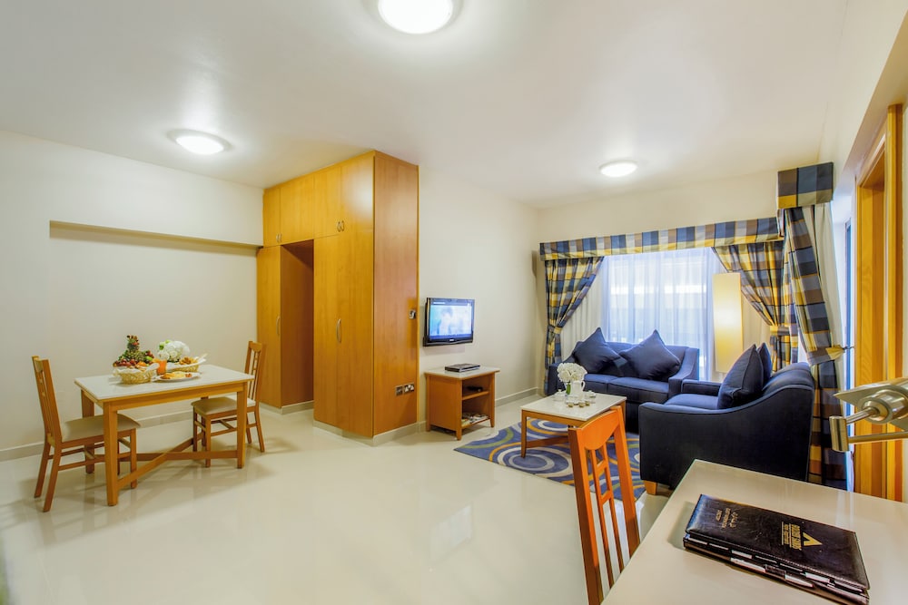 One Bedroom Apartment - Golden Sands 3 photo 2