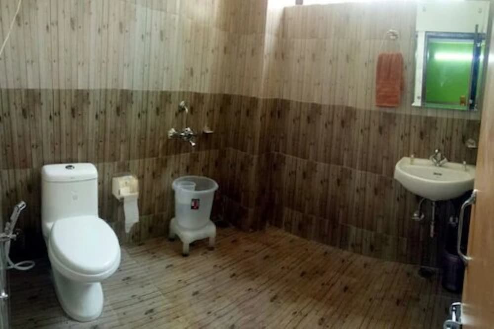 Deluxe Double Room - Photo 8
