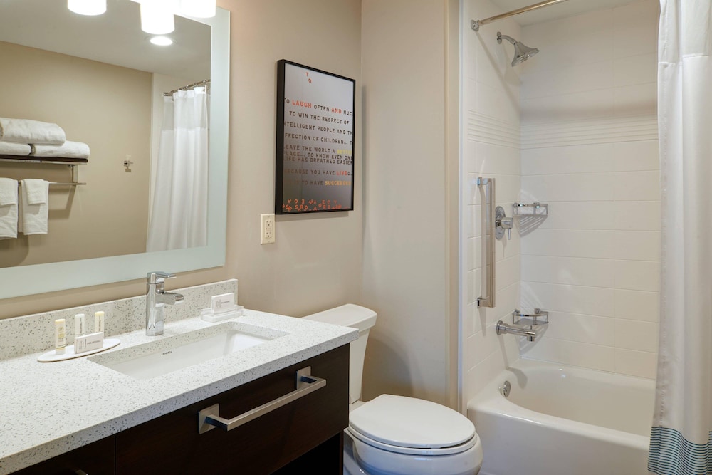 Suite, 1 Bedroom (Mobility/Hearing Accessible, Tub) - Photo 2