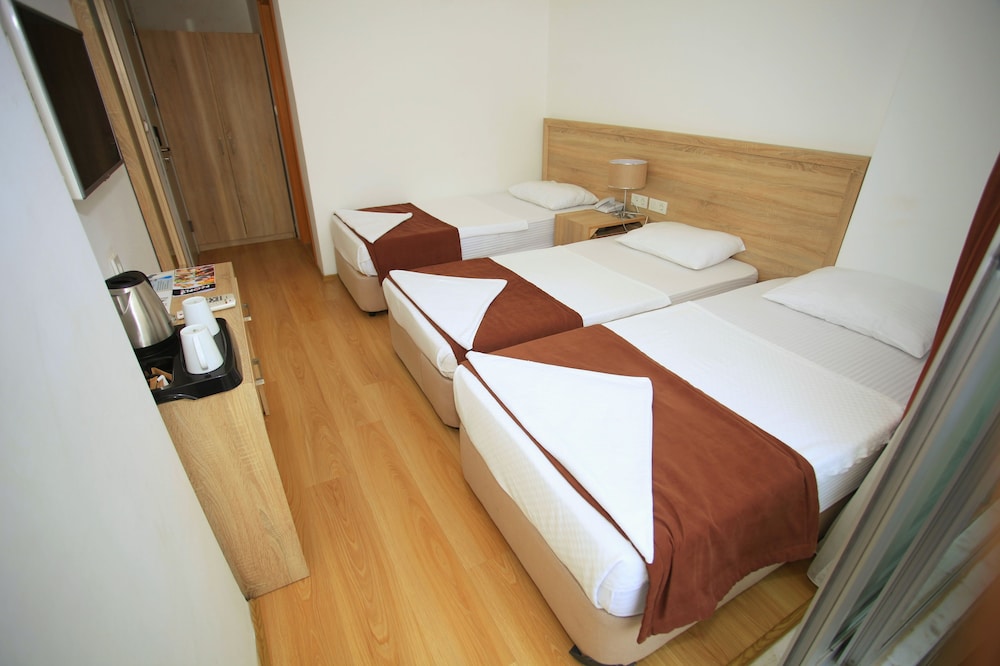 Standard Triple Room, 3 Twin Beds, City View