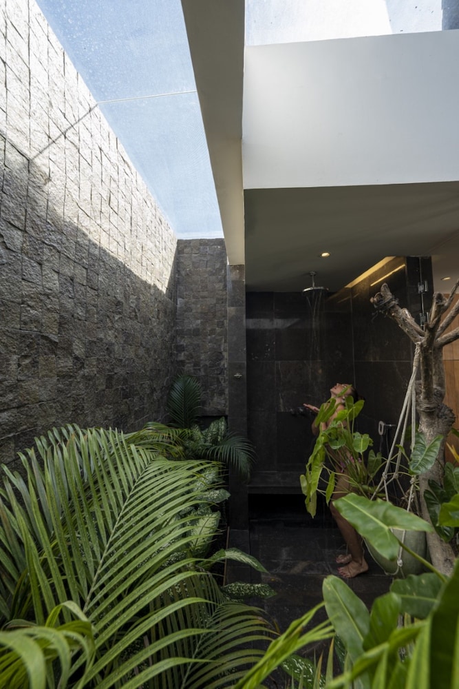 Smart 1 Bedroom Villa with Private Pool & Hot Tub - Photo 11