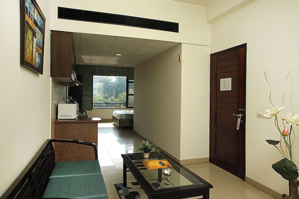 Suite Room - Photo 3