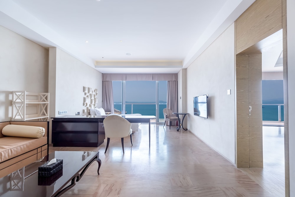 Premier Suite, 1 Bedroom, Sea View(16-20F)