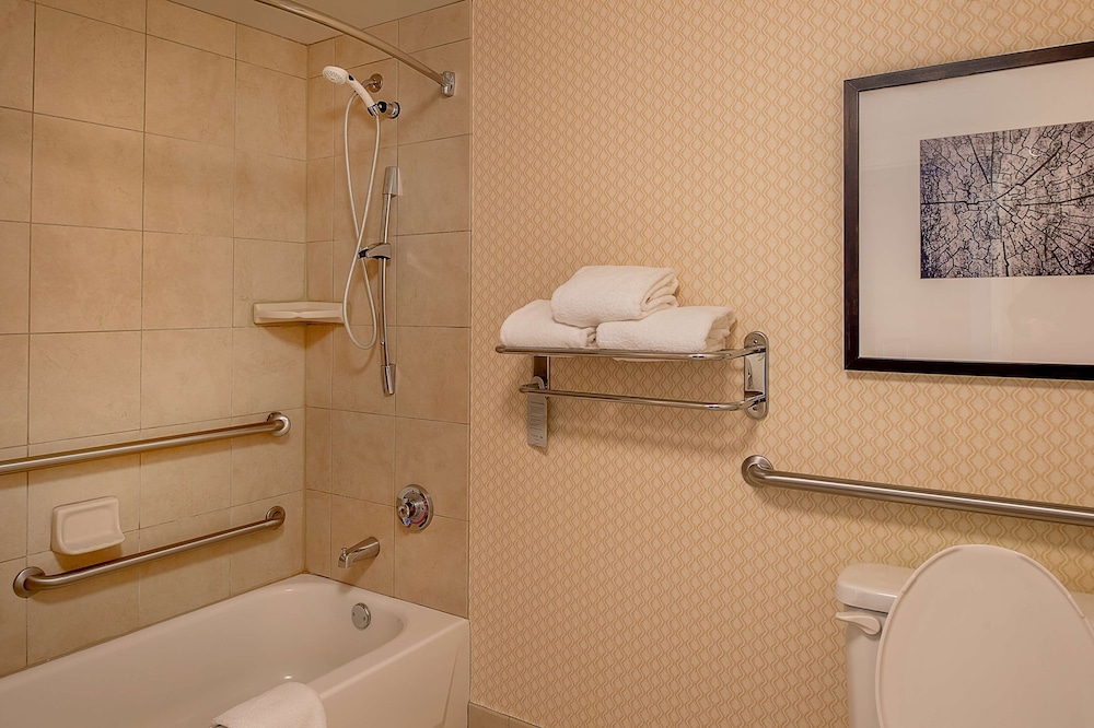 Room, Accessible - Photo 6