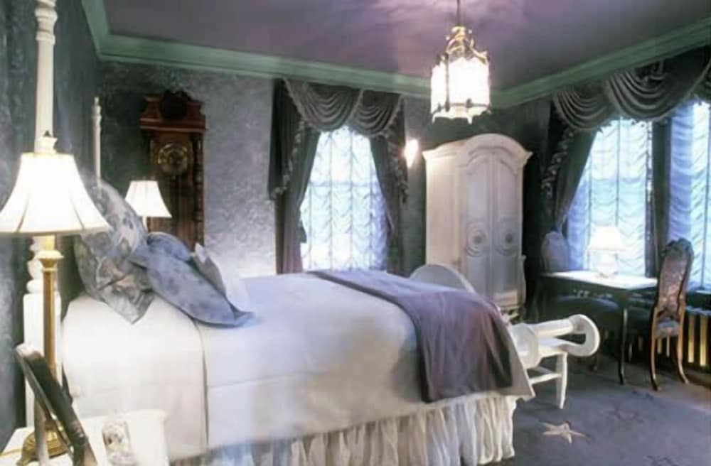Anniversary Room