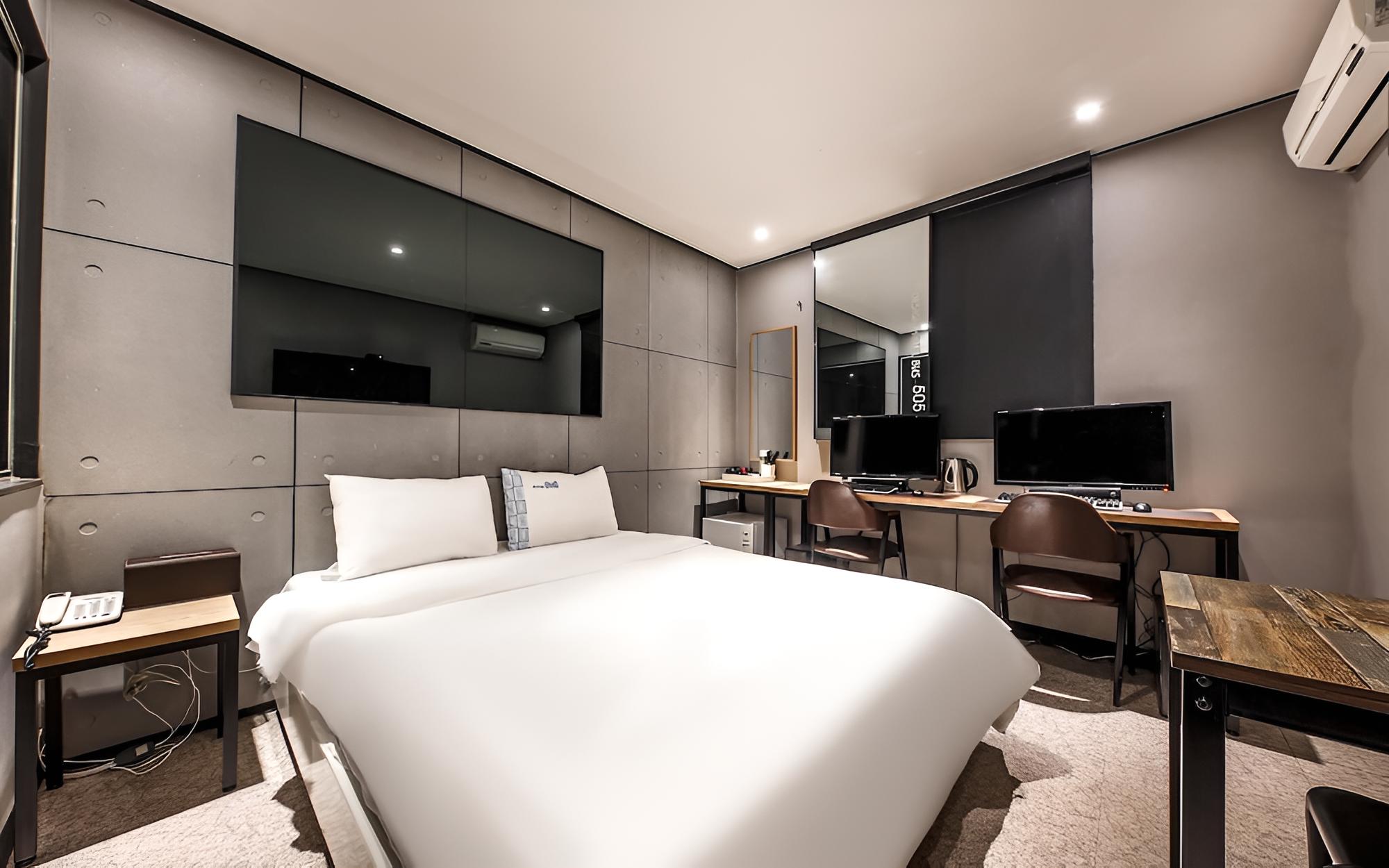 Room (2PC room (LOL Overwatch Netflix avail) - Photo 5