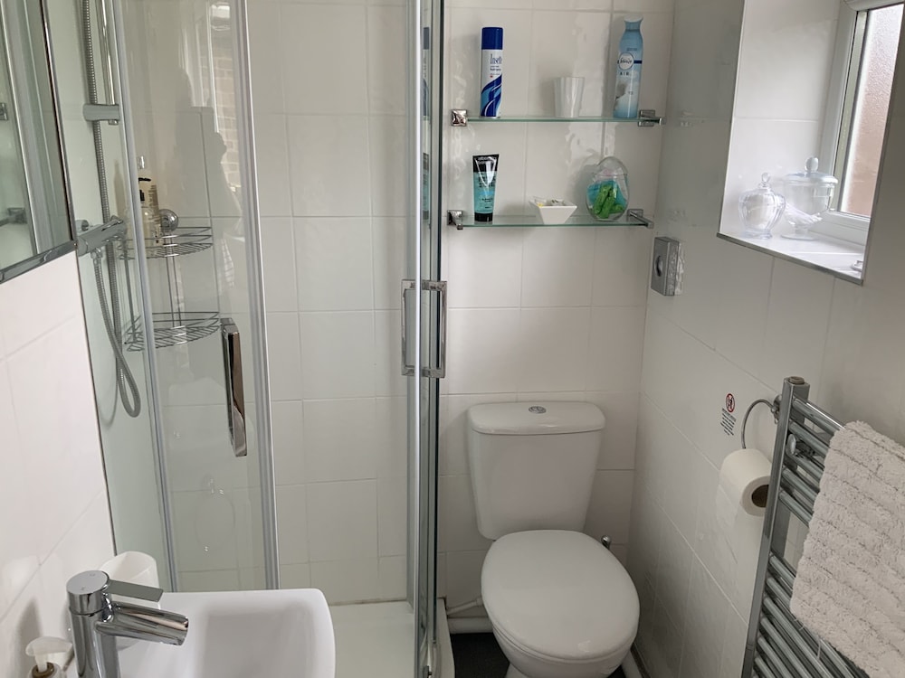 Standard Double Room, Ensuite photo 3