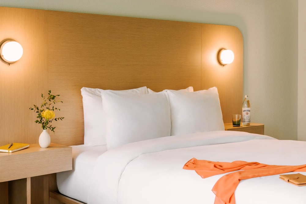 Standard Room, 1 Queen Bed, Accessible Bathtub (Mobility) - Photo 7