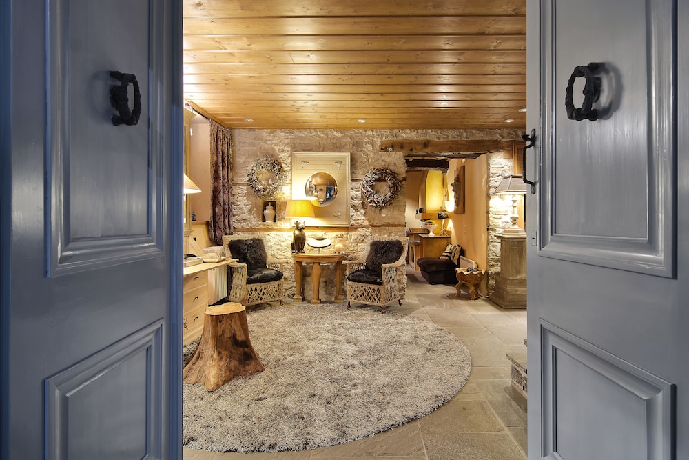 Villa, Mountain View