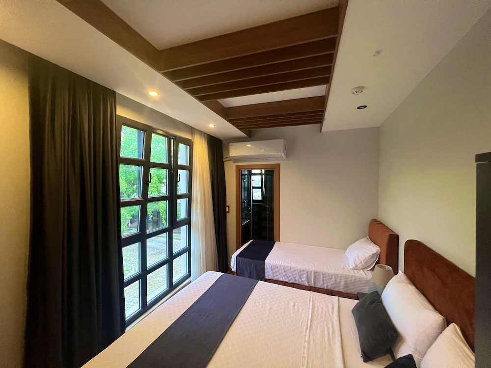Deluxe Suite, Multiple Beds, Non Smoking photo 1