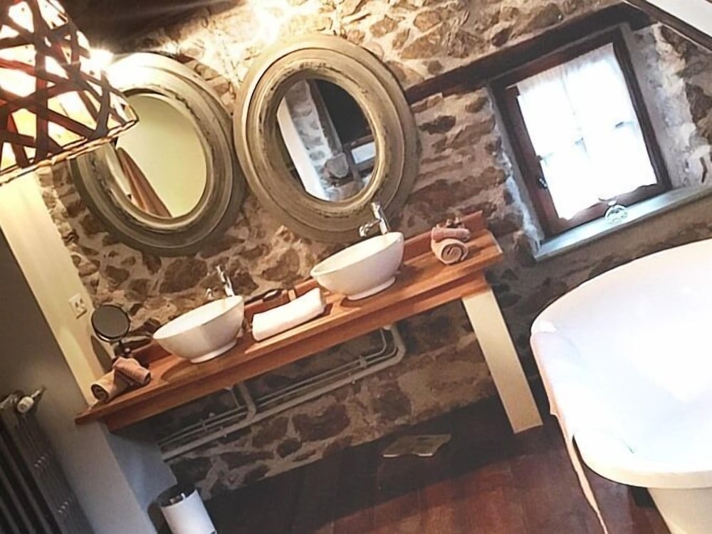 Superior Double Room, Ensuite (Olive) photo 2