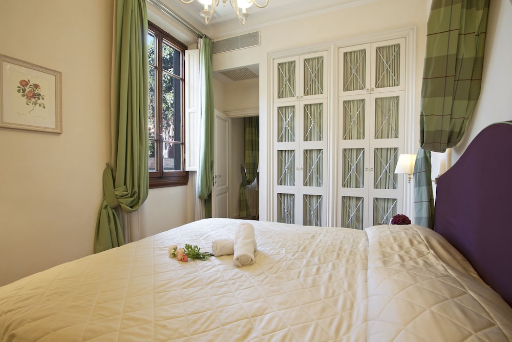 Deluxe Apartment, 1 King Bed with Sofa bed thumbnail 6