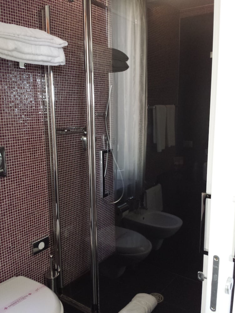 Classic Double or Twin Room - Photo 19