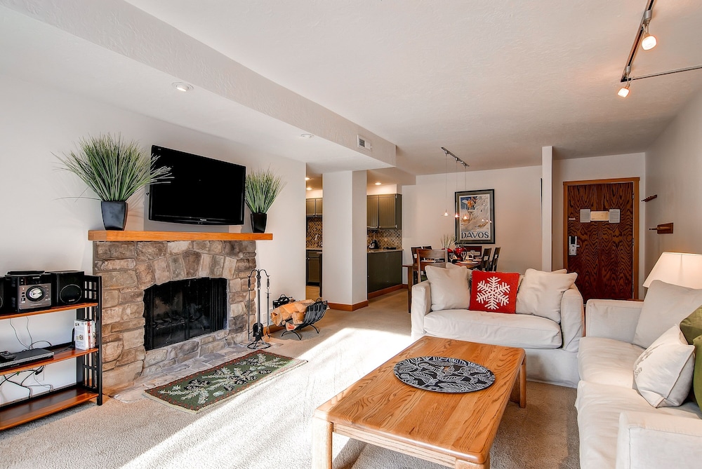 Condo, 2 Bedrooms