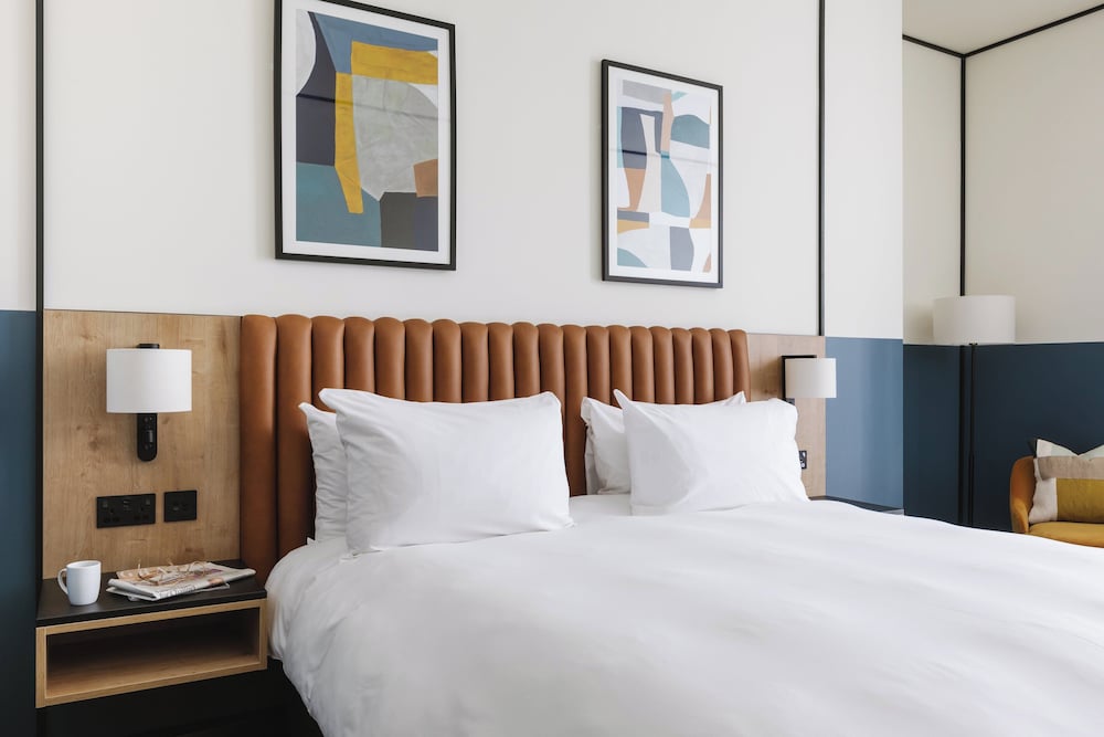 Premium Room, 1 Queen Bed - Photo 8