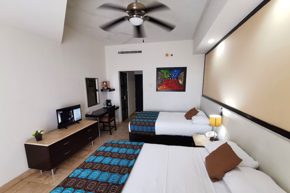 Standard Room, 2 Double Beds - Photo 8