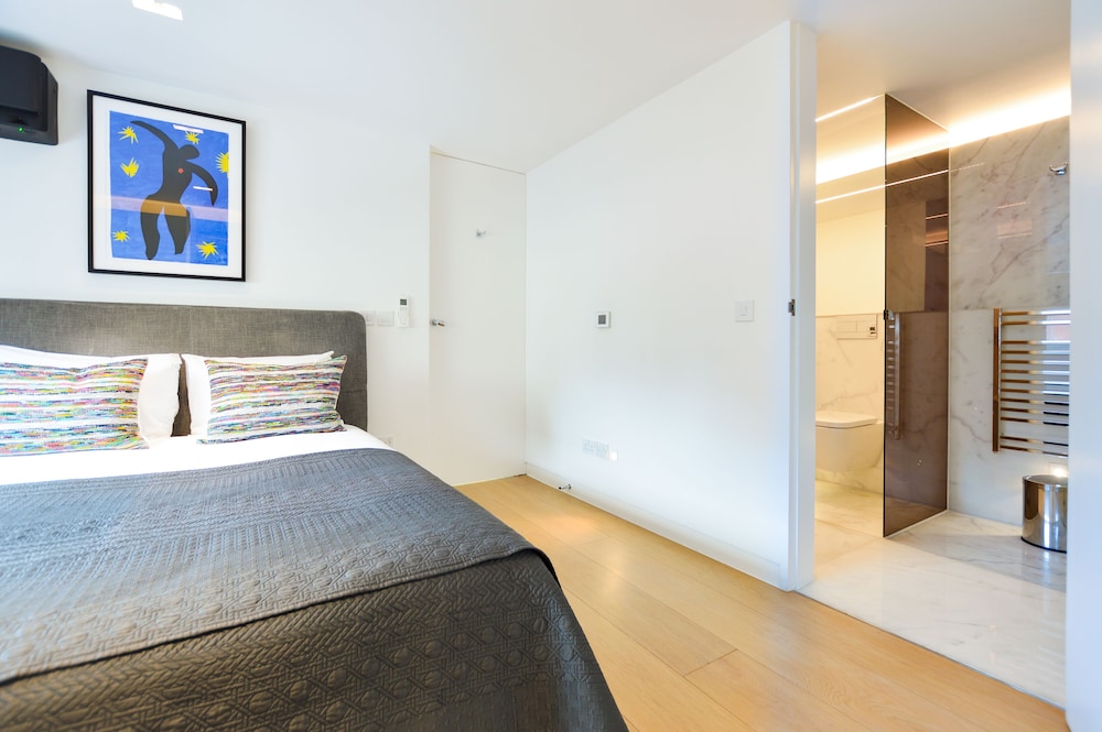 1 Bedroom Deluxe Penthouse photo 3