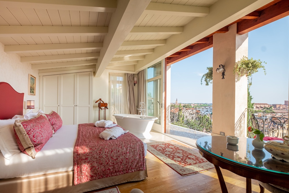 Luxury Suite, City View photo 1
