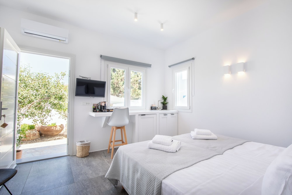 Comfort Suite, Patio, Courtyard View
