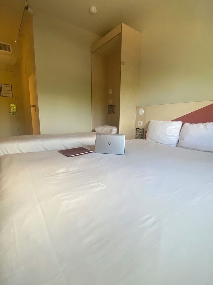 Triple Room (with a large bed and a single bed)