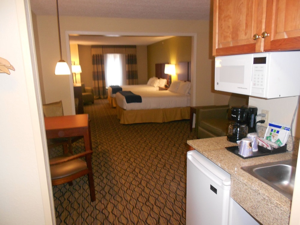 Suite, 2 Queen Beds, Accessible Bathtub (Mobility) - Photo 2