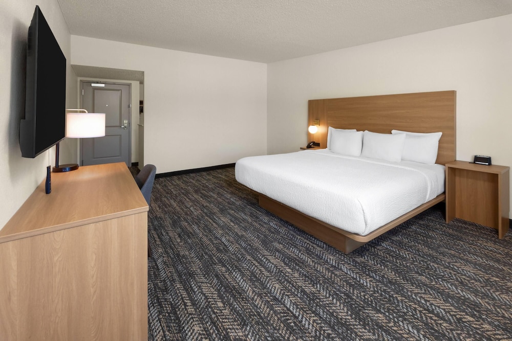 Room, 1 King Bed, Non Smoking - Photo 3