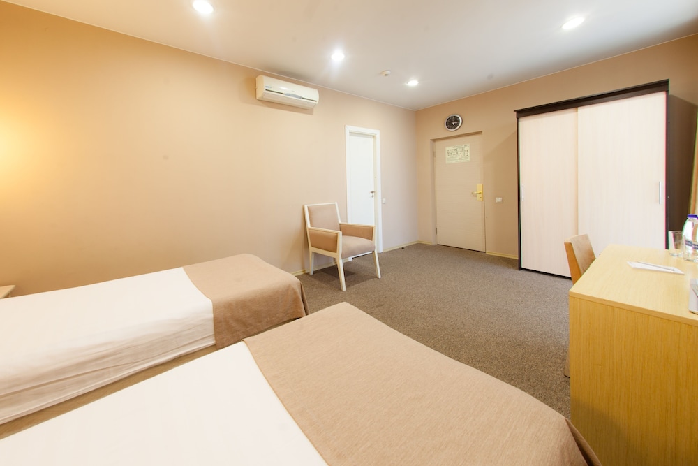 Standard Double Or Twin Room photo 3