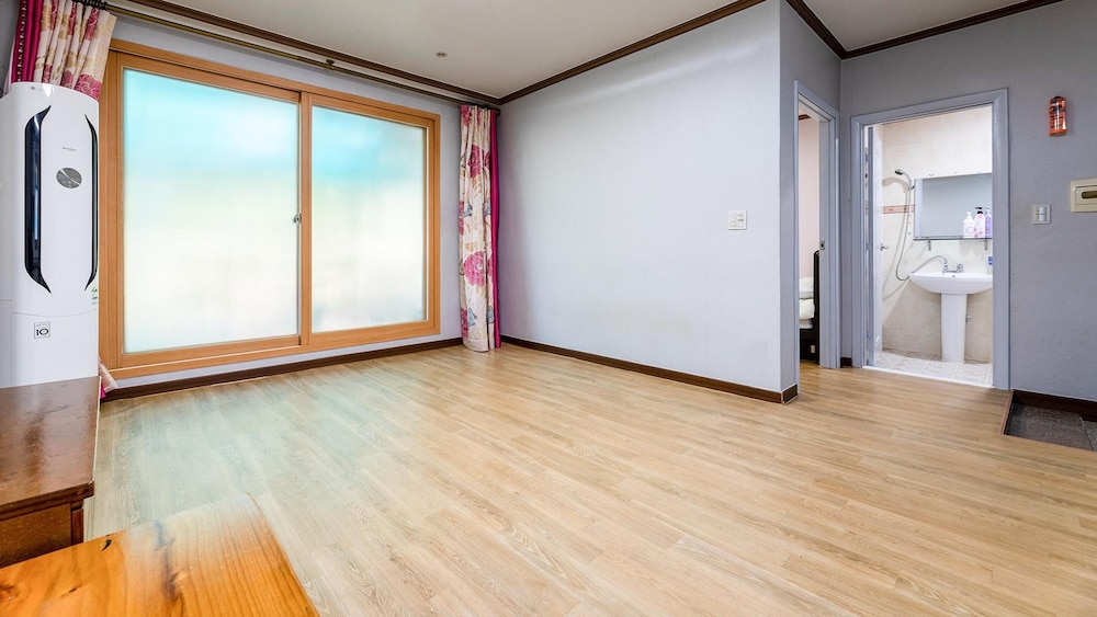 Basic Room, 1 Bedroom (Namsaek) - Photo 1