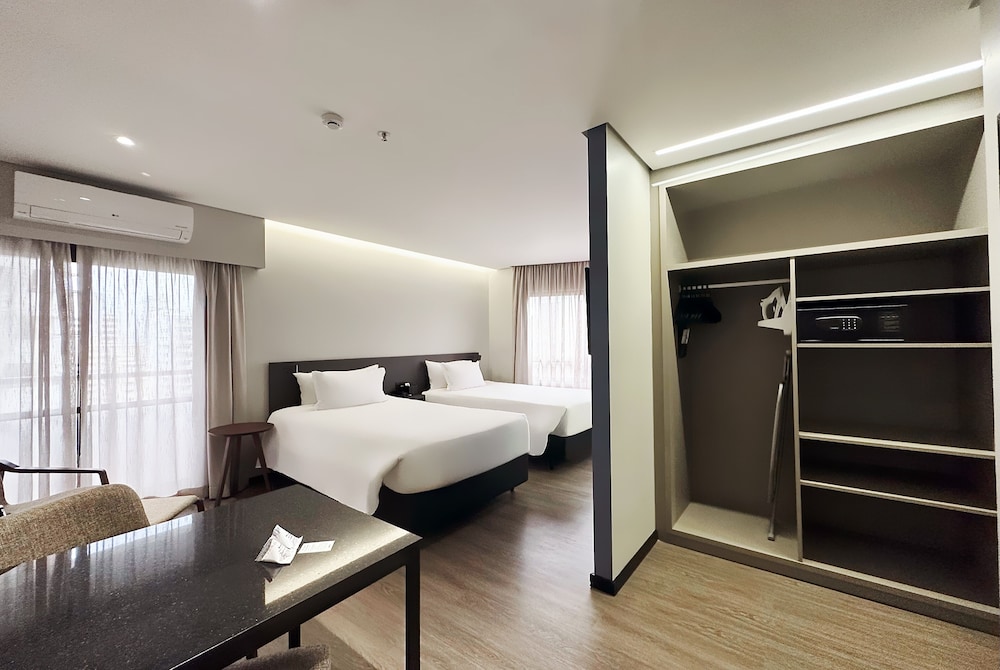 Premier Room, 2 Twin Beds, Non Smoking, Bathtub
