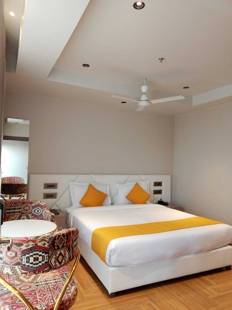 Deluxe Double or Twin Room, City View