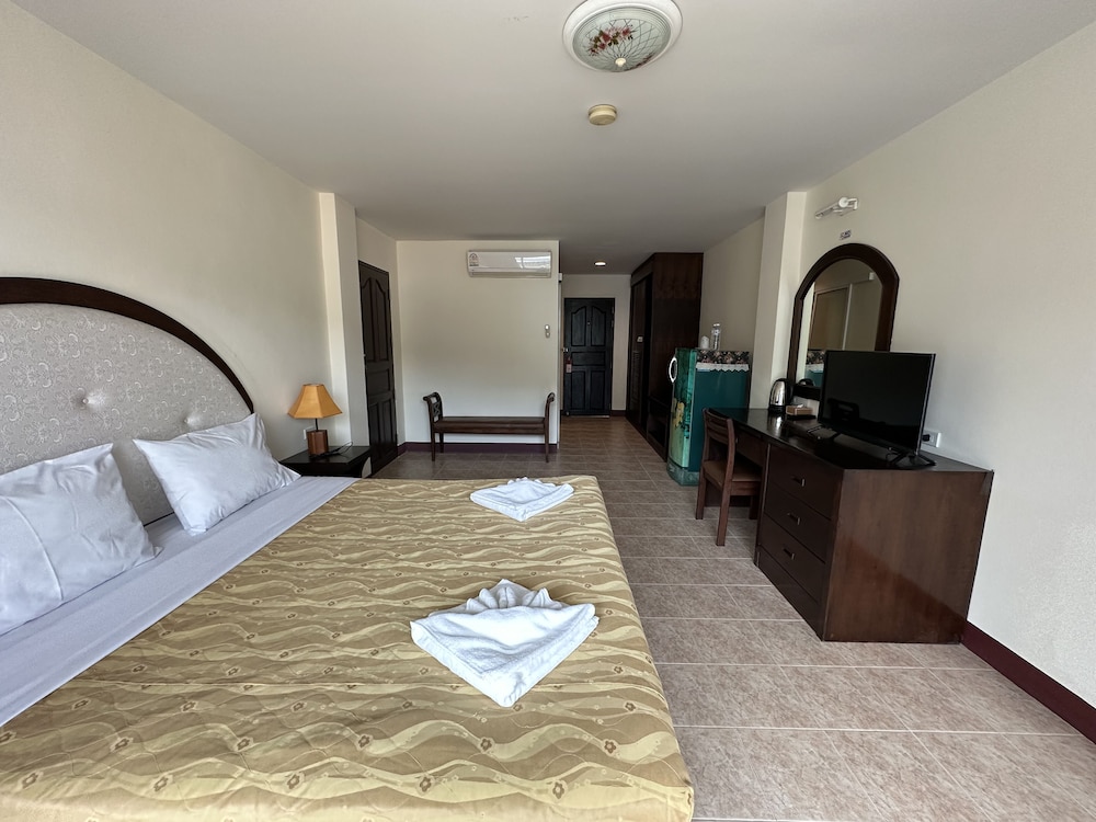 Deluxe Double Room - Photo 11