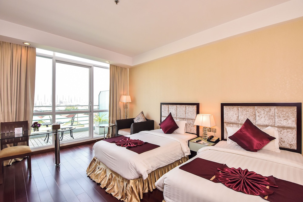Deluxe Twin Room - Free Two Ways Airport Transfer photo 1