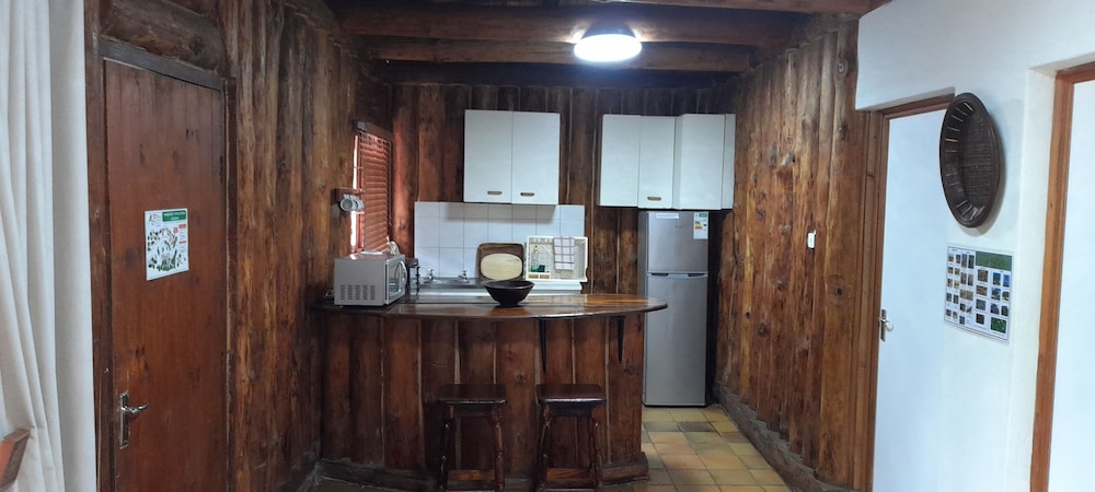 Log Cabin - Photo 5