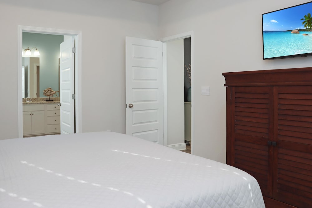 House, Multiple Beds (Shell Yeah) photo 1