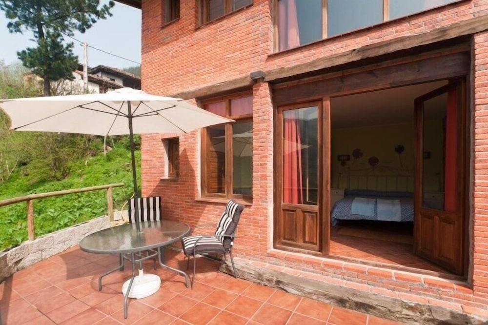Romantic Apartment, 1 Bedroom, Hot Tub, Garden Area photo 2