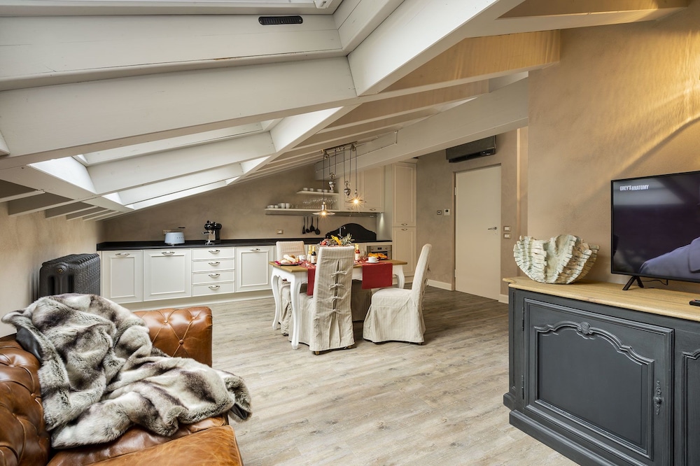 Apartment, Annex Building (Attic Floor)