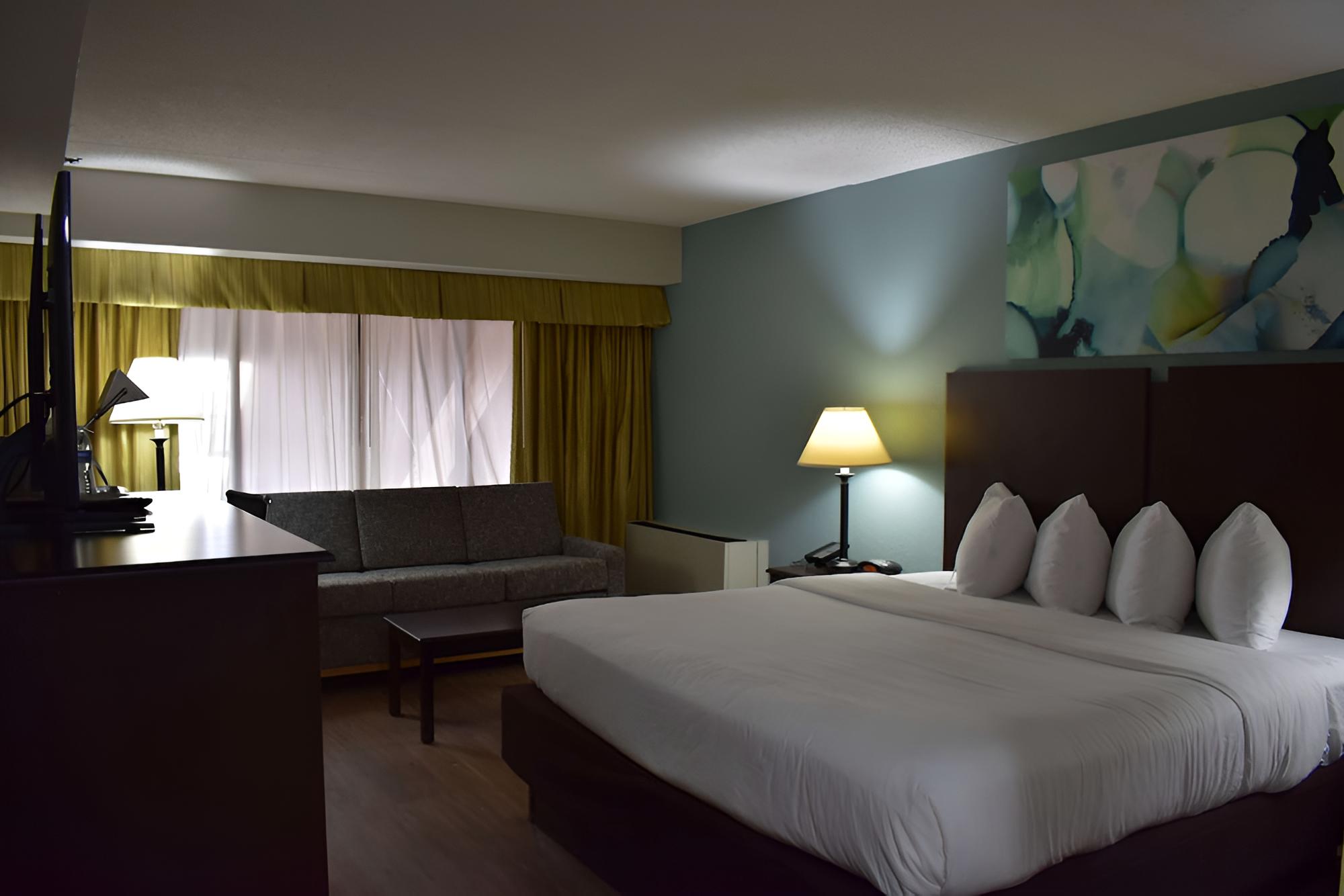 Room, 1 King Bed with Sofa bed, Non Smoking, Tower - Photo 1