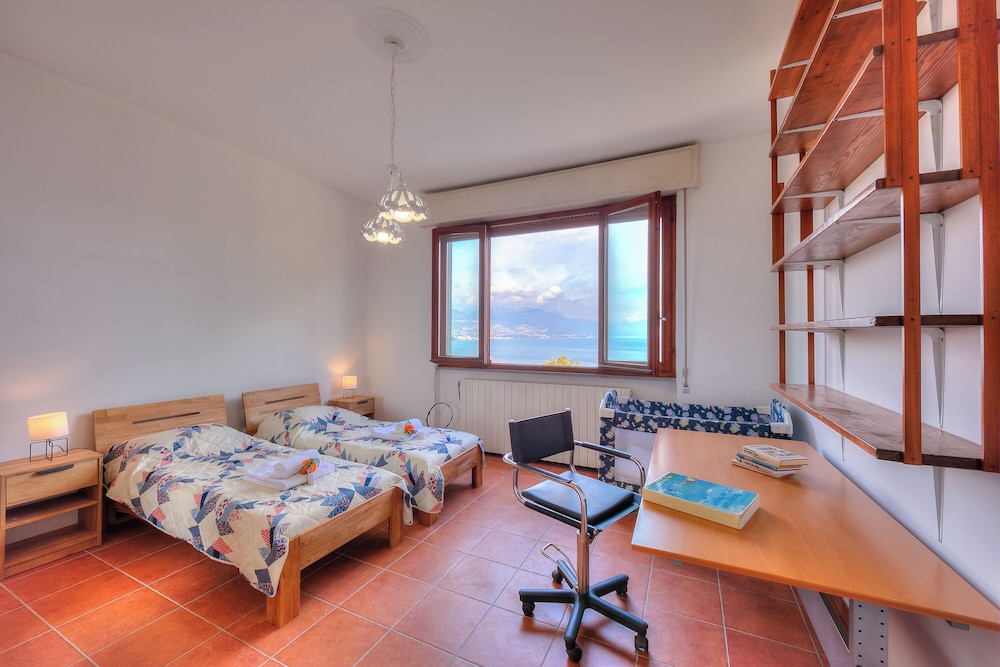 Family House, Multiple Bedrooms, Mountainside (La Finestra Sul Lago)