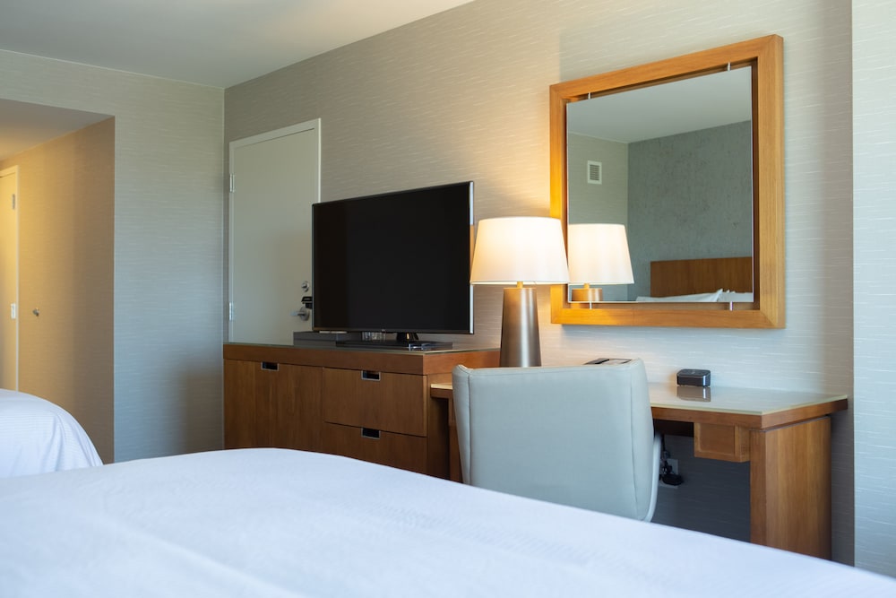 Traditional Room, 2 Queen Beds (Mobility/Hearing Access, Roll-In Shwr) - Photo 3