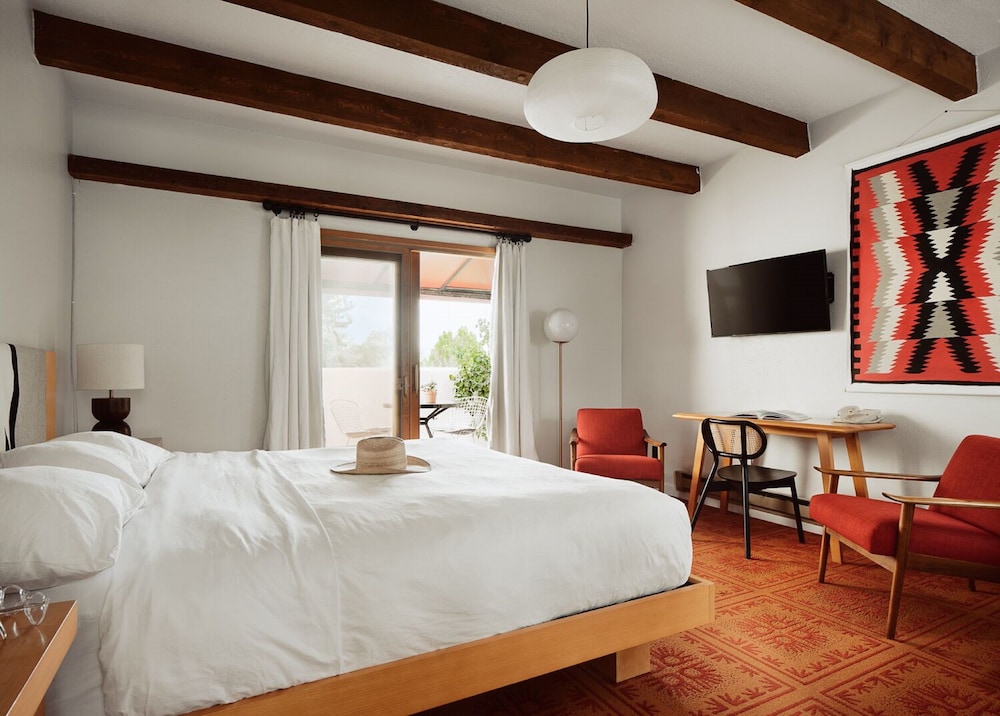 Superior Room, 1 King Bed, Patio - Photo 1