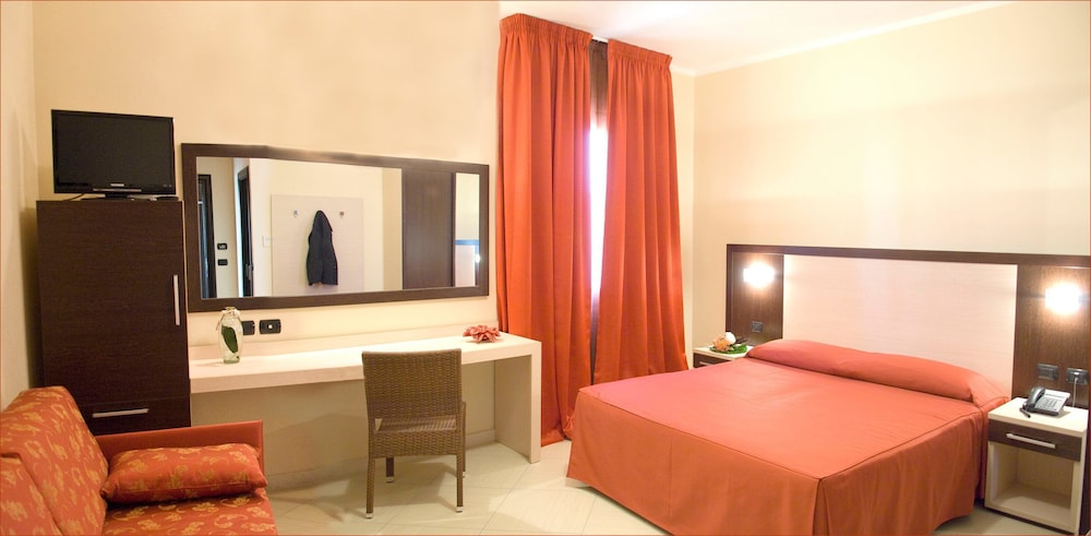 Double or Twin Room - Photo 4